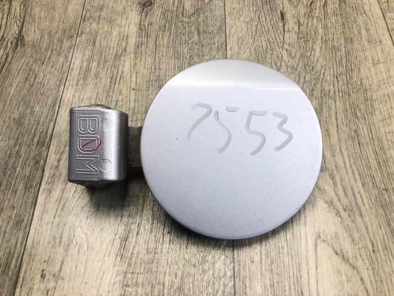 Запчасть лючок топливного бака KIA FORTE BD 18-21 2019 2.0 69510-M7000 Б/У Лючок топливного бака KIA FORTE BD 18-21 2019 2.0 69510-M7000 Б/У