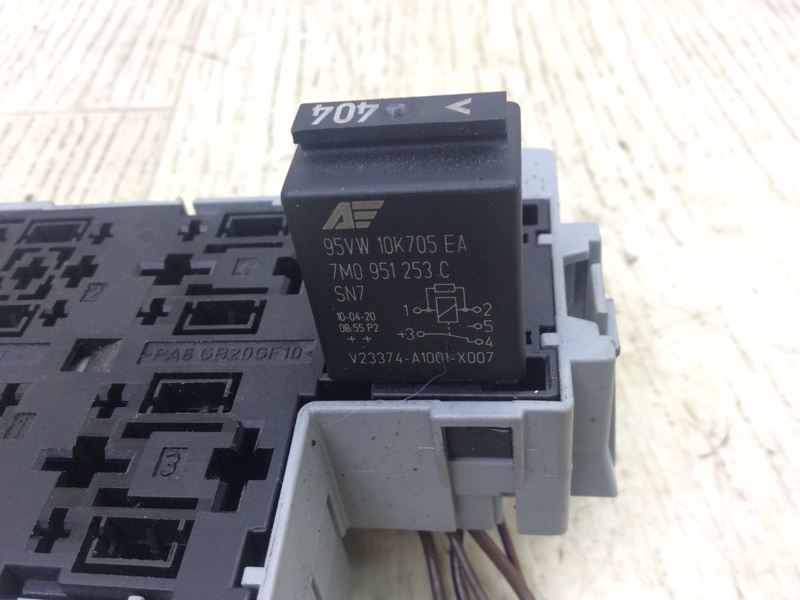 Блок предохранителей CAYENNE 10-18 2011 4.8L