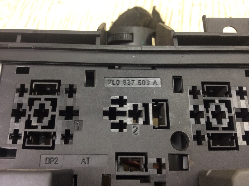 Блок предохранителей CAYENNE 10-18 2011 4.8L