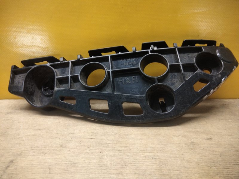 Кронштейн переднего бампера правый LEXUS RX350/450 15-22 5253548030 Б/У