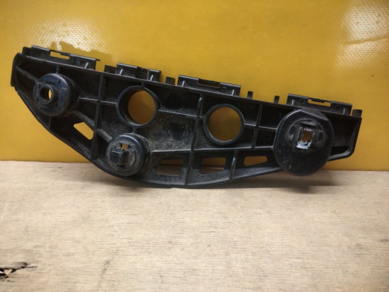 Кронштейн переднего бампера правый RX350/450 15-22