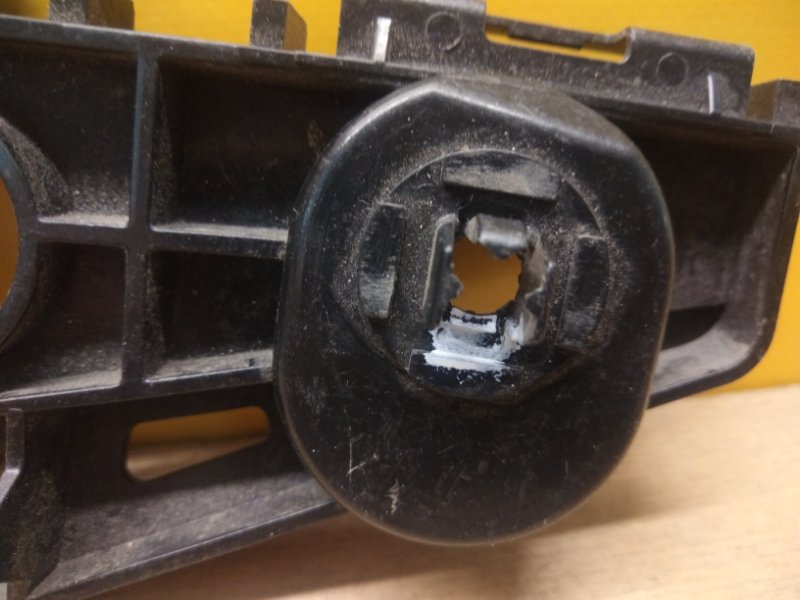 Кронштейн переднего бампера правый LEXUS RX350/450 15-22