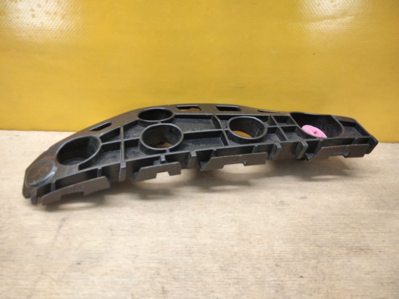 Кронштейн переднего бампера правый RX350/450 15-22