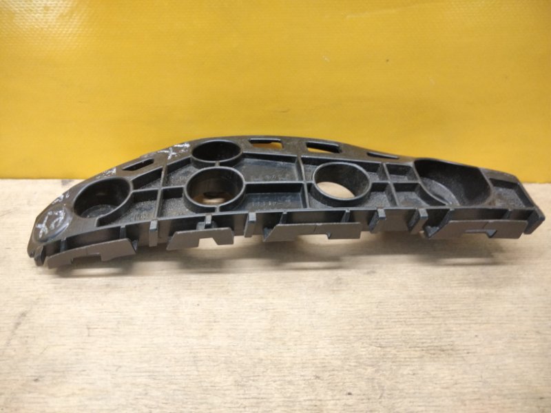Кронштейн переднего бампера правый LEXUS RX350/450 15-22