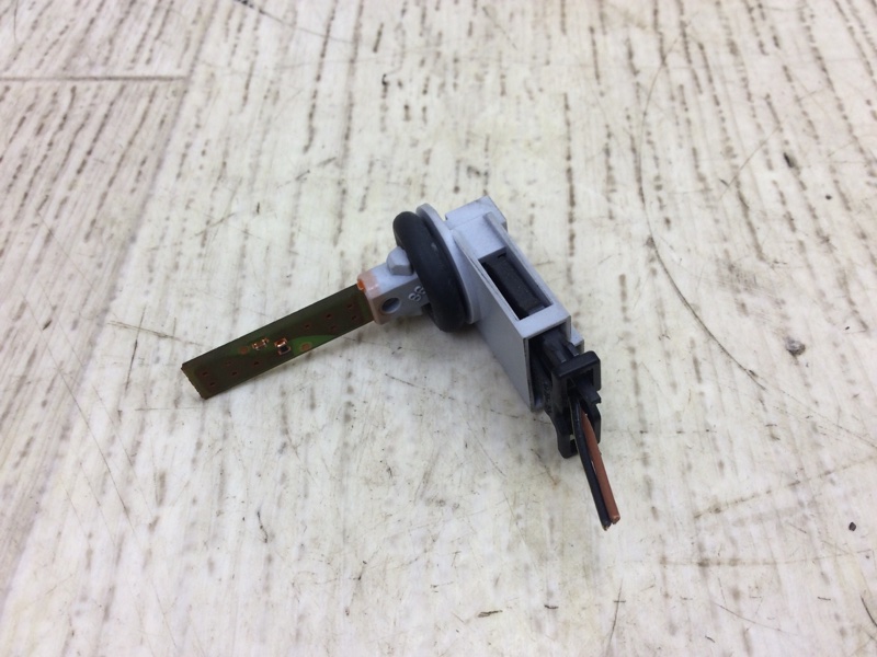 Запчасть датчик температуры воздуха в салоне PORSCHE CAYENNE 10-18 2011 4.8L 958 572 304 00 Б/У Датчик температуры воздуха в салоне PORSCHE CAYENNE 10-18 2011 4.8L 958 572 304 00 Б/У