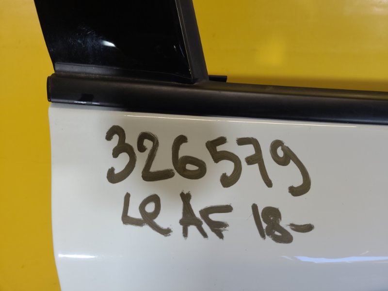 Дверь передняя правая LEAF 18-