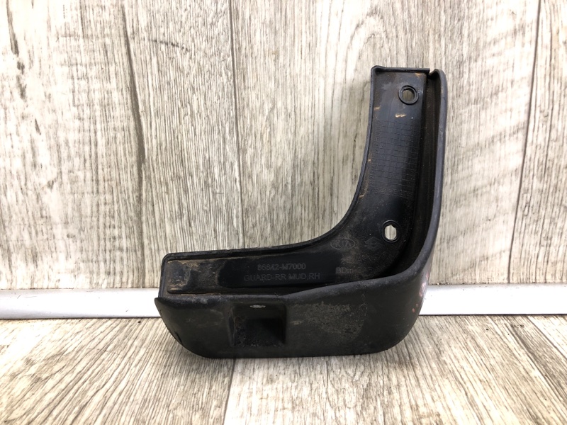 Запчасть брызговик задний правый KIA FORTE BD 18-21 2019 2.0 86842-M7000 Б/У Брызговик задний правый KIA FORTE BD 18-21 2019 2.0 86842-M7000 Б/У