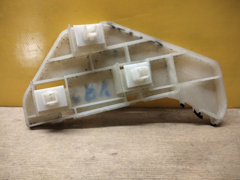 Кронштейн переднего бампера правый HONDA CRV 02-06
