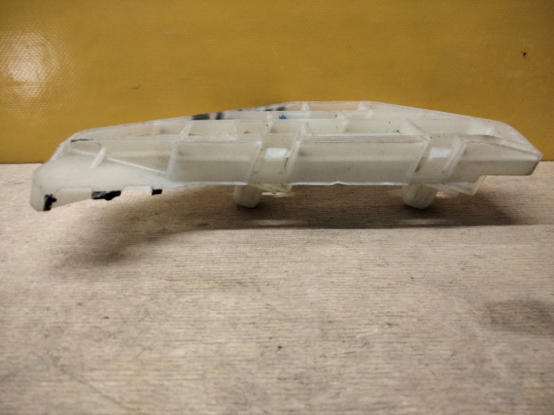 Кронштейн переднего бампера правый CRV 02-06