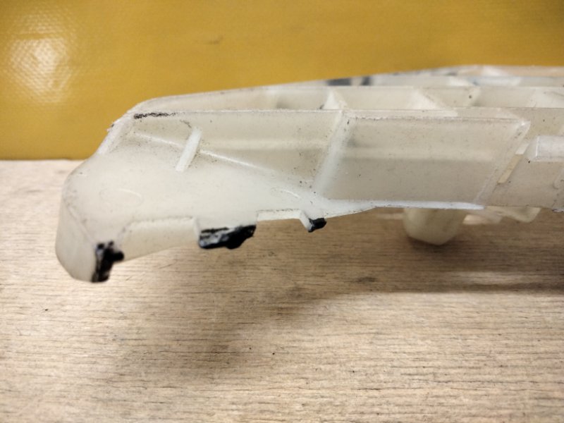 Кронштейн переднего бампера правый CRV 02-06