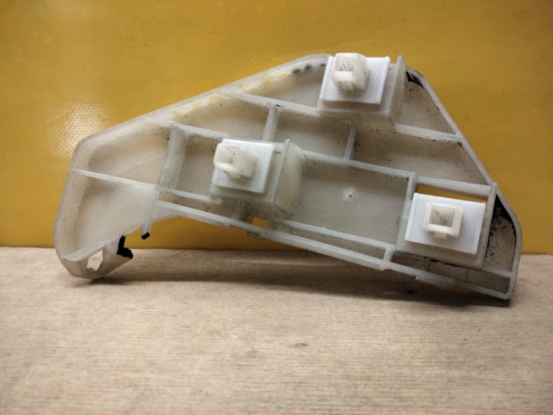 Кронштейн переднего бампера левый HONDA CRV 02-06