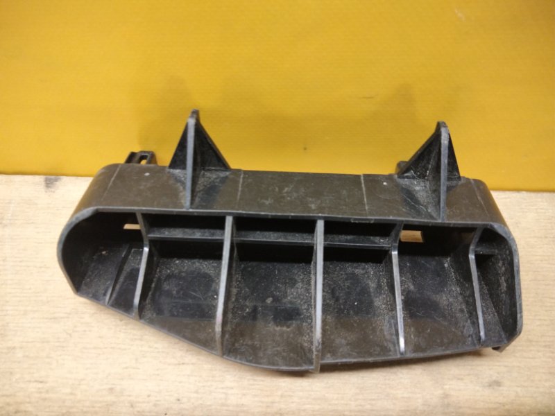 Кронштейн заднего бампера левый TOYOTA AVENSIS 08-18