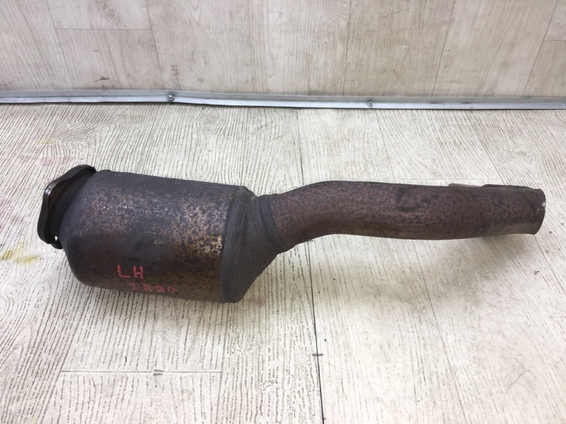 Запчасть катализатор левый PORSCHE CAYENNE 10-18 2011 4.8L 95811302300 Б/У Катализатор левый PORSCHE CAYENNE 10-18 2011 4.8L 95811302300 Б/У