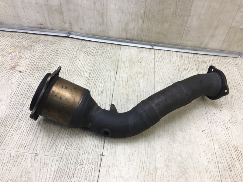 Катализатор правый CAYENNE 10-18 2011 4.8L Катализатор правый CAYENNE 10-18 2011 4.8L