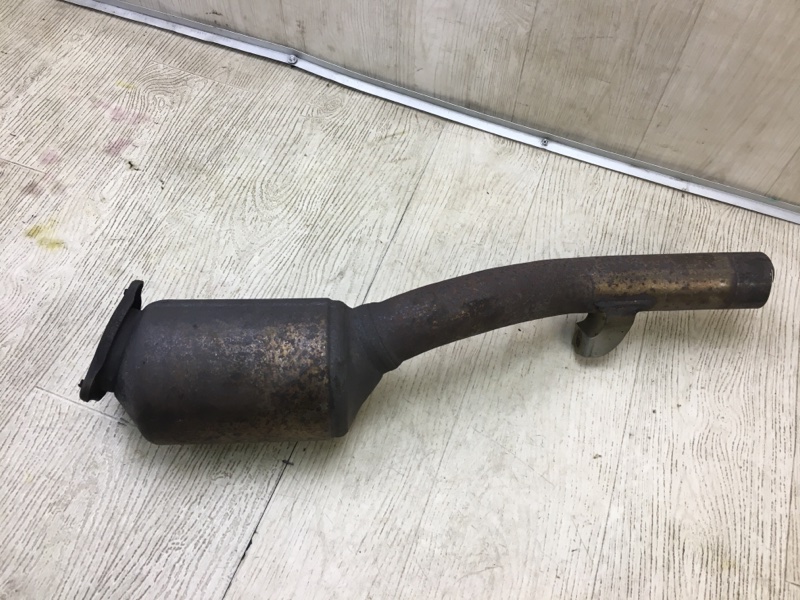 Катализатор правый CAYENNE 10-18 2011 4.8L Катализатор правый CAYENNE 10-18 2011 4.8L