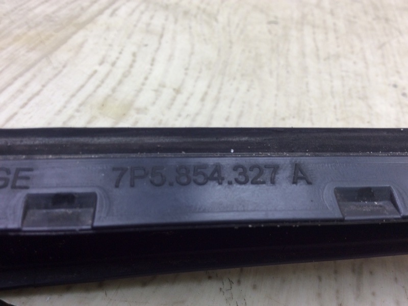 Молдинг стекла левый CAYENNE 10-18 2011 4.8L Молдинг стекла левый CAYENNE 10-18 2011 4.8L