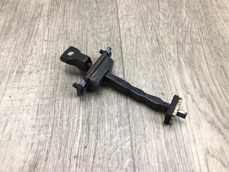 Ограничитель двери задний левый HYUNDAI ELANTRA AD 16- 2018 2.0 G4NH 79480-F2000 Б/У