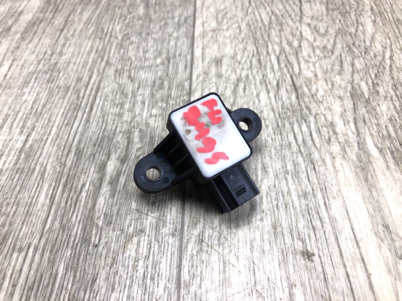 Датчик удара передний левый HYUNDAI ELANTRA AD 16- 2018 2.0 G4NH 95920-F2100 Б/У