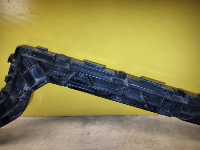 Кронштейн заднего бампера правый CRV (RM) 11-18