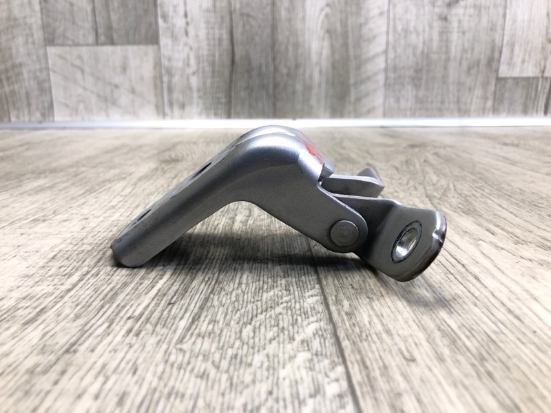 Петля двери верхняя передняя левая ELANTRA AD 16- 2018 2.0 G4NH