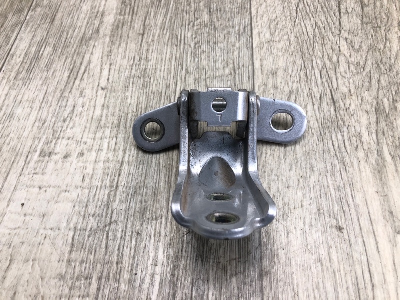 Петля двери нижняя задняя правая HYUNDAI ELANTRA AD 16- 2.0 G4NH