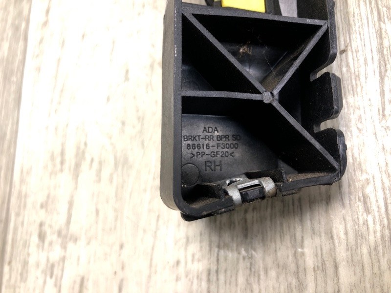 Кронштейн заднего бампера правый ELANTRA AD 16- 2018 2.0 G4NH