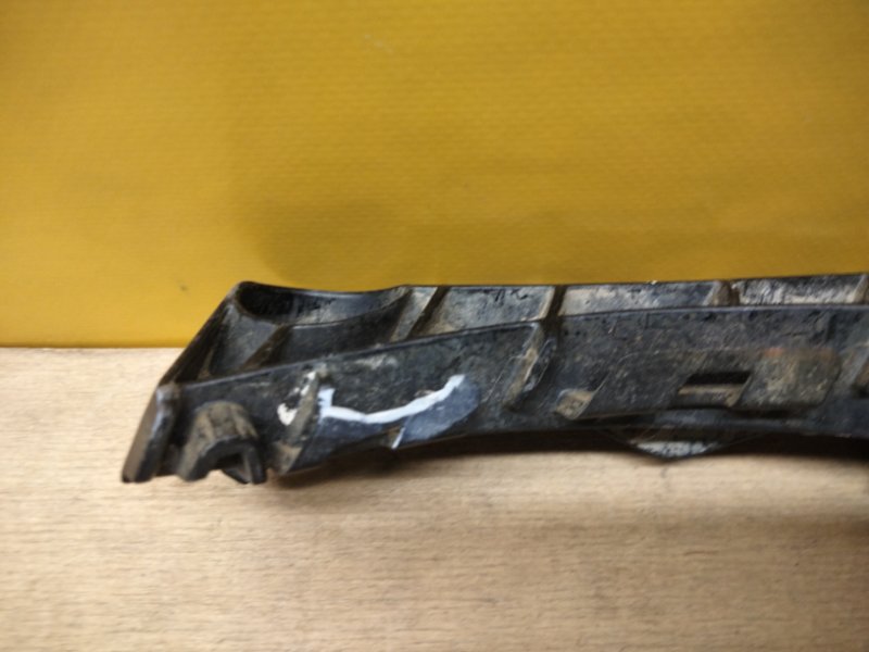 Кронштейн переднего бампера правый IS250/350 05-13