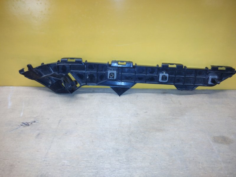 Кронштейн заднего бампера правый TOYOTA COROLLA 150 06-13