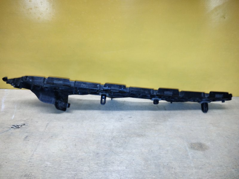 Кронштейн заднего бампера правый COROLLA 150 06-13