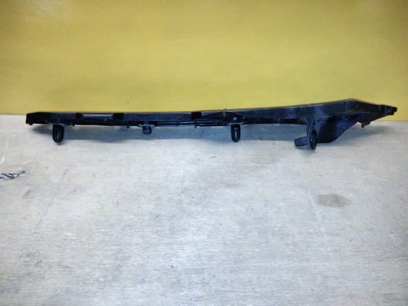 Кронштейн заднего бампера правый COROLLA 150 06-13