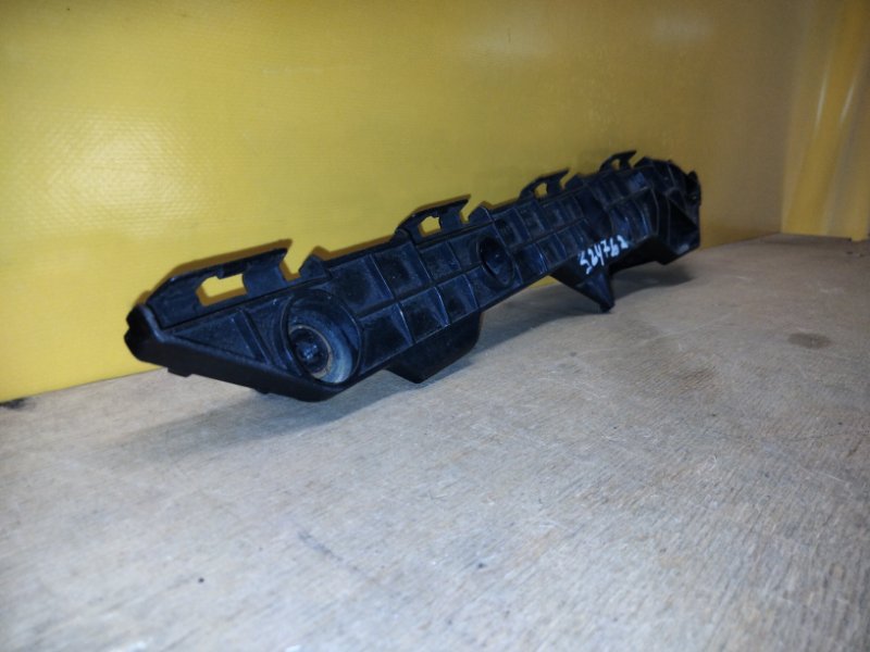 Кронштейн заднего бампера правый COROLLA 150 06-13