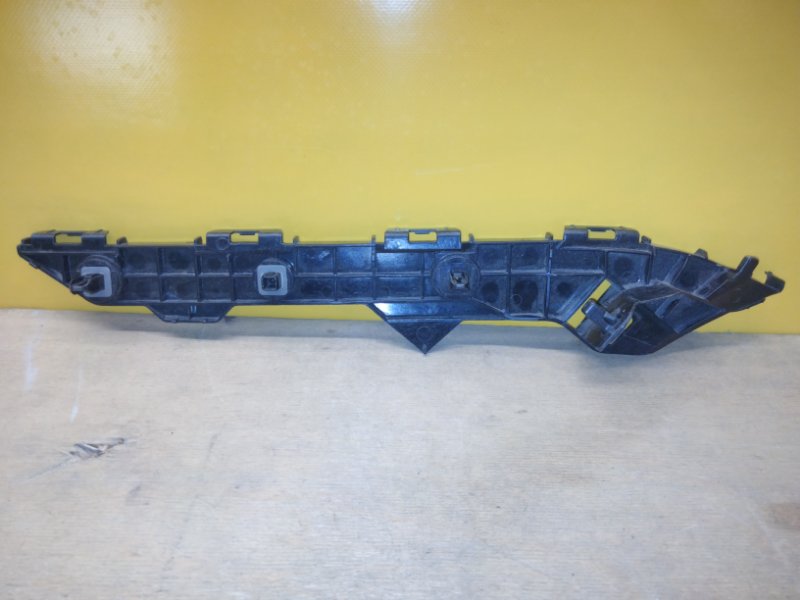 Кронштейн заднего бампера левый TOYOTA COROLLA 150 06-13