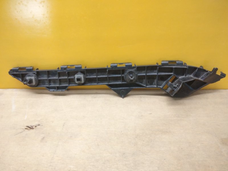 Кронштейн заднего бампера левый COROLLA 150 06-13