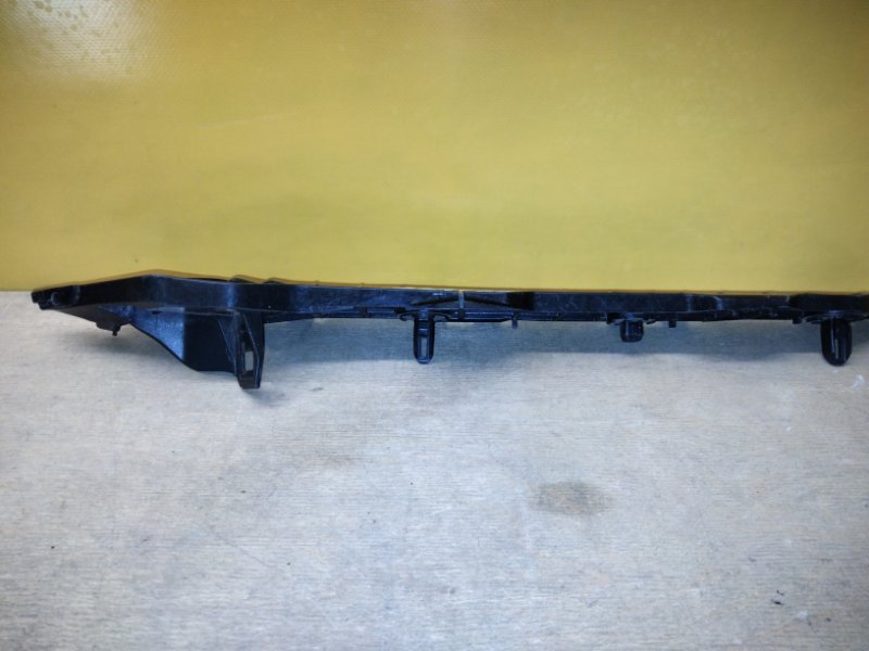 Кронштейн заднего бампера левый COROLLA 150 06-13