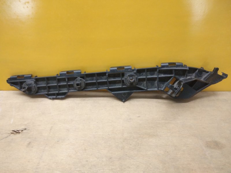 Кронштейн заднего бампера левый TOYOTA COROLLA 150 06-13