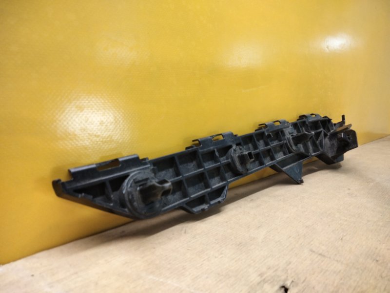 Кронштейн заднего бампера левый COROLLA 150 06-13