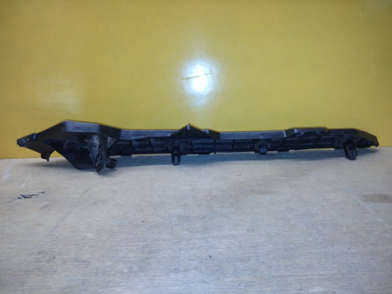 Кронштейн заднего бампера левый COROLLA 150 06-13