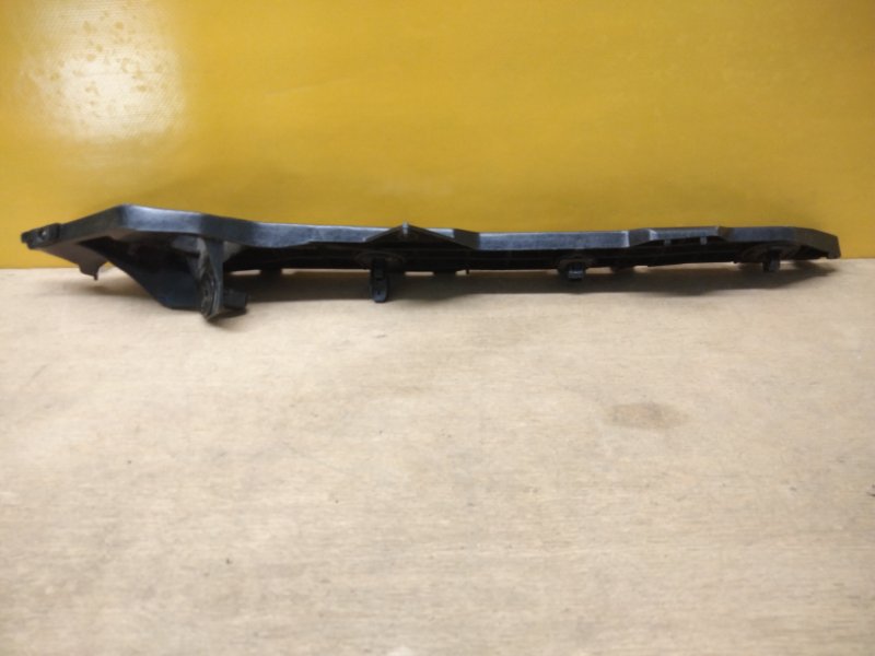 Кронштейн заднего бампера левый COROLLA 150 06-13