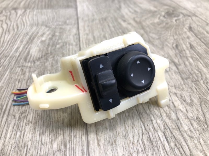 Блок управления зеркалами NISSAN X-TRAIL/ROGUE T32 13-20 2017 2.5 QR25DE 25570-6FR2A Б/У