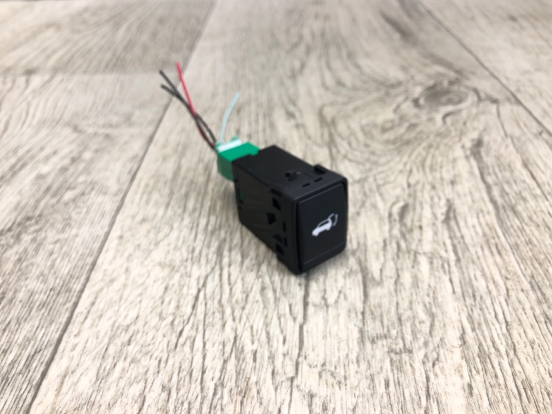 Кнопка открывания багажника внутренняя NISSAN X-TRAIL/ROGUE T32 13-20 2017 2.5 QR25DE 25261-4CL0A Б/У