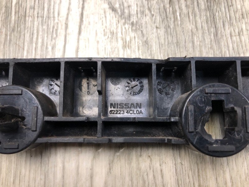 Кронштейн переднего бампера левый X-TRAIL/ROGUE T32 13-20 2017 2.5 QR25DE