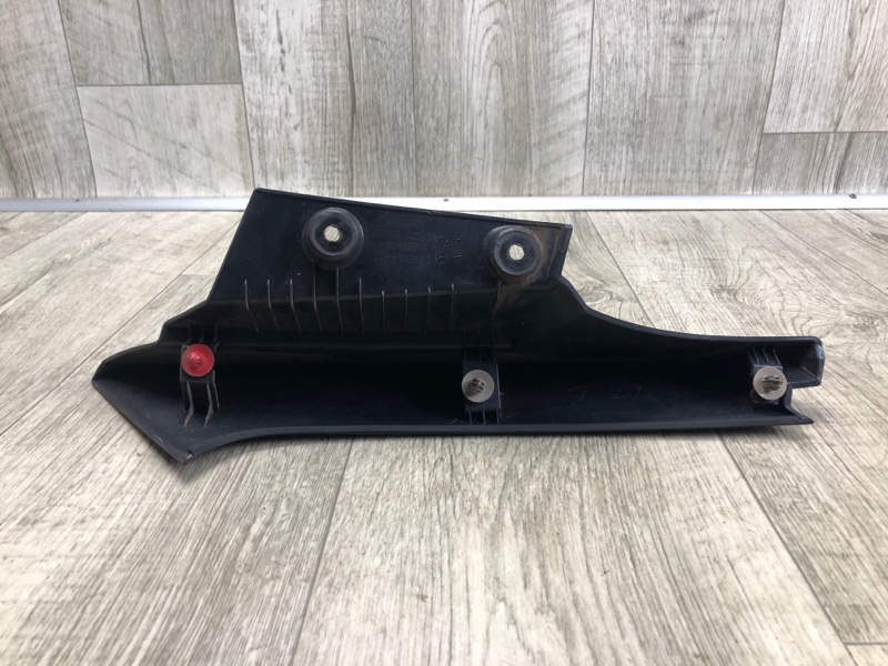 Накладка крышки багажника левая X-TRAIL/ROGUE T32 13-20 2017 2.5 QR25DE