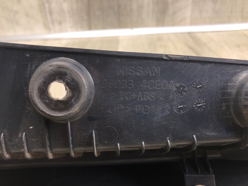 Накладка крышки багажника левая X-TRAIL/ROGUE T32 13-20 2017 2.5 QR25DE