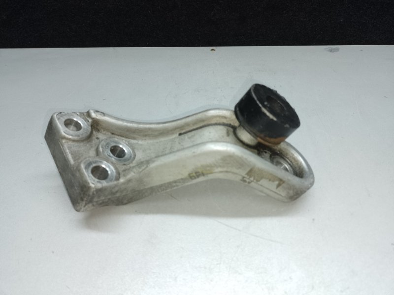 Кронштейн двигателя HYUNDAI TUCSON 04-10 2006 2.7 G6BA 21815-2E150 Б/У