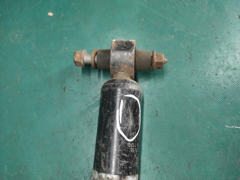 Амортизатор задний правый COROLLA 150 06-13 Амортизатор задний правый COROLLA 150 06-13