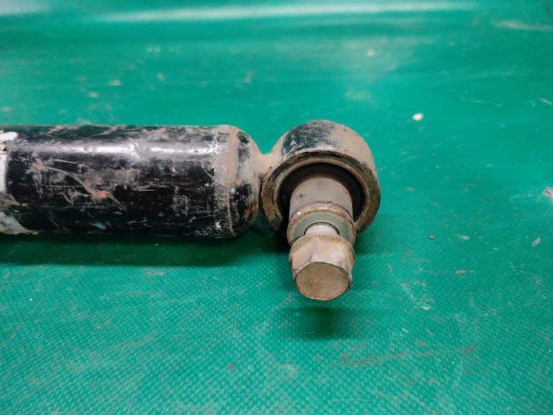 Амортизатор задний правый COROLLA 150 06-13 Амортизатор задний правый COROLLA 150 06-13