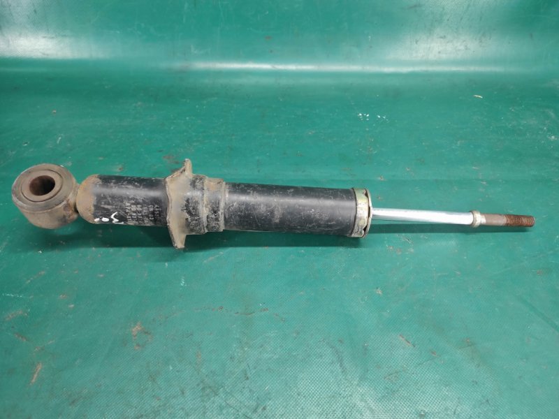 Амортизатор задний левый TOYOTA COROLLA 150 06-13 Амортизатор задний левый TOYOTA COROLLA 150 06-13