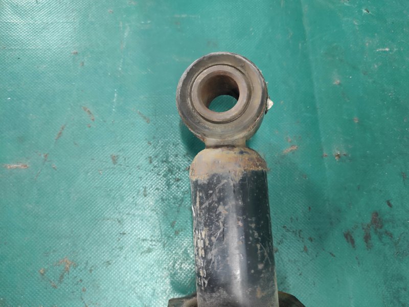 Амортизатор задний левый COROLLA 150 06-13 Амортизатор задний левый COROLLA 150 06-13