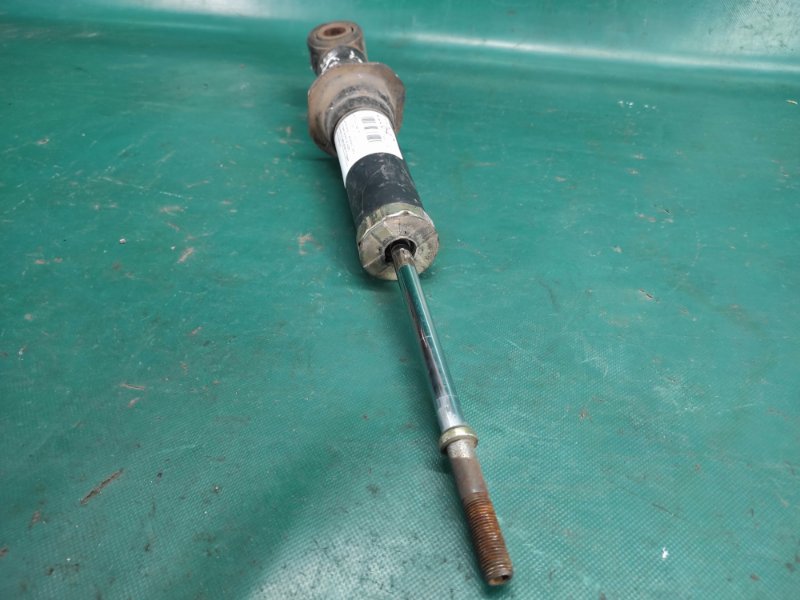 Амортизатор задний левый COROLLA 150 06-13 Амортизатор задний левый COROLLA 150 06-13