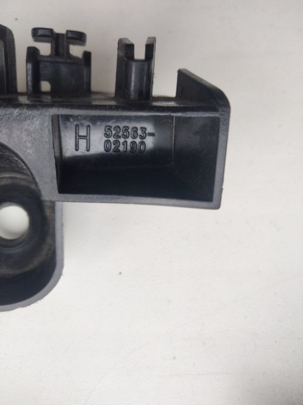 Кронштейн заднего бампера левый AURIS 13-18